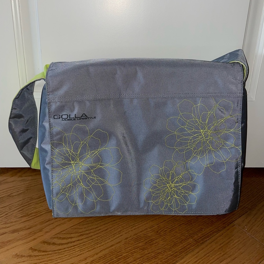 Laptop bag with multiple interior pockets